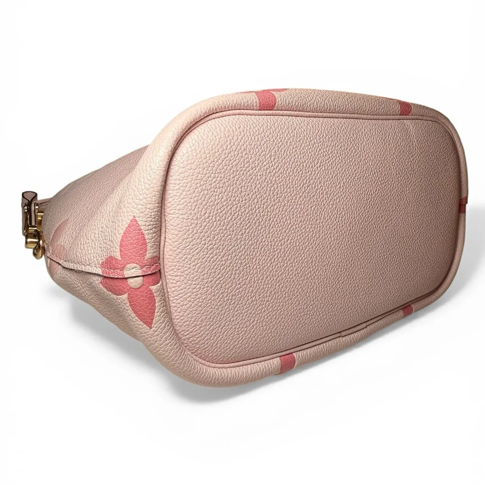 *SOLD* AUTHENTIC/MICROCHIPPED Louis Vuitton: Pink Marshmallow PM Empreinte Bag - Picture 6 of 17